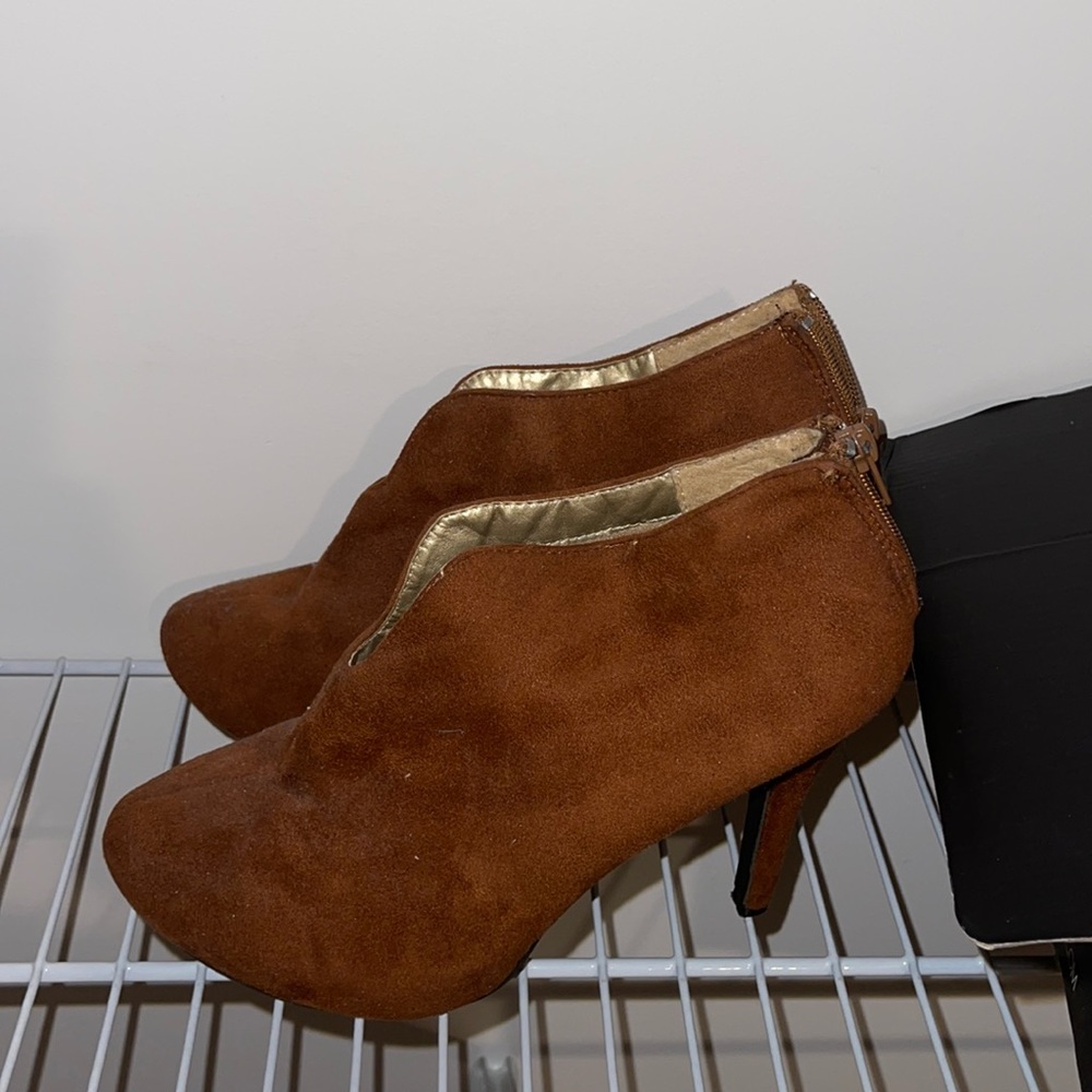 Brown booties - Picture 1 of 4